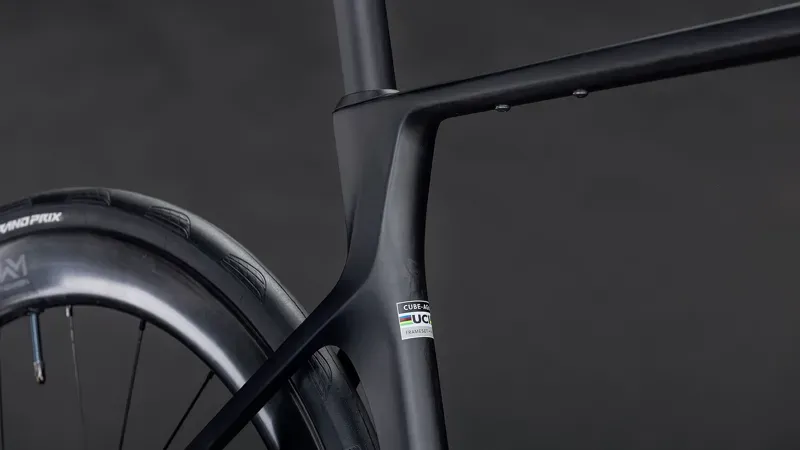 Cube Agree C:62 Pro Road Bike in Blackline-4