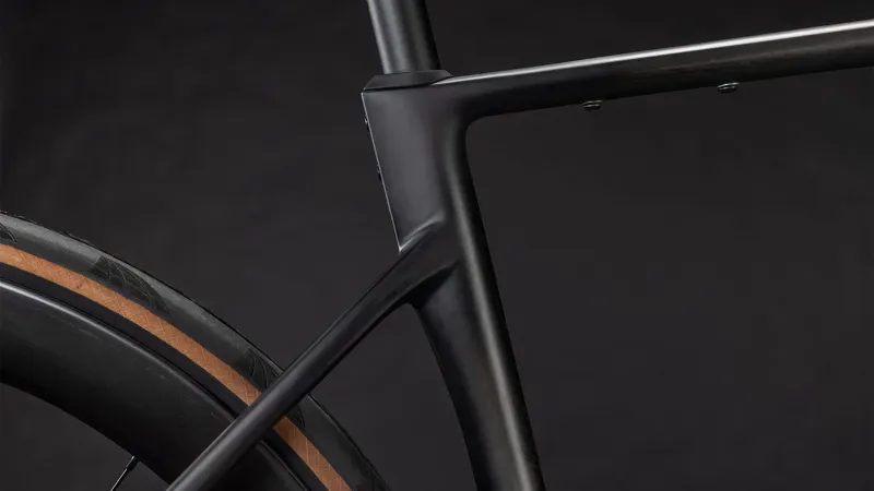 Cube Attain C:62 SLT Road Bike In Carbon/Coal Chrome-4
