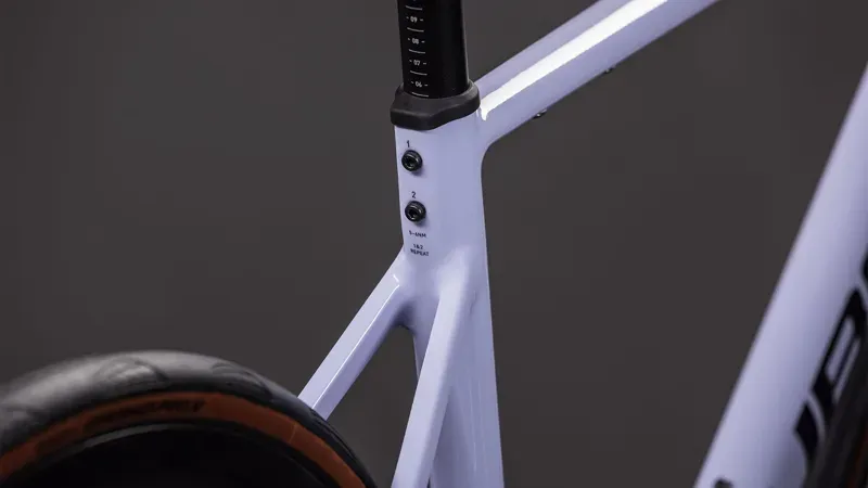 Cube Attain Race Road Bike In Cyclamen/Black-3